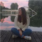 Etudiante qui donne des cours de soutien